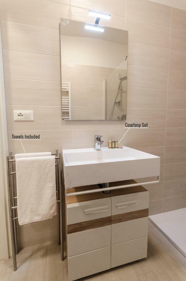 Le Torri Suite, Davanzale Vista Due Torri Bologna Eksteriør billede