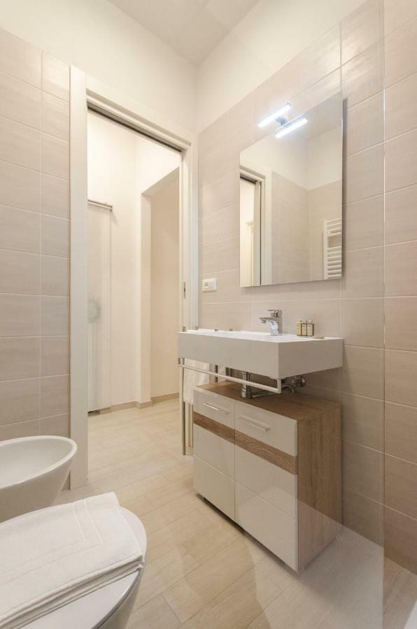 Le Torri Suite, Davanzale Vista Due Torri Bologna Eksteriør billede